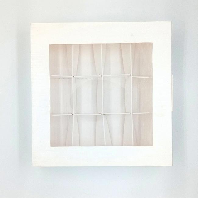 WHITE 12 HOLE CHOCOLATE BOX