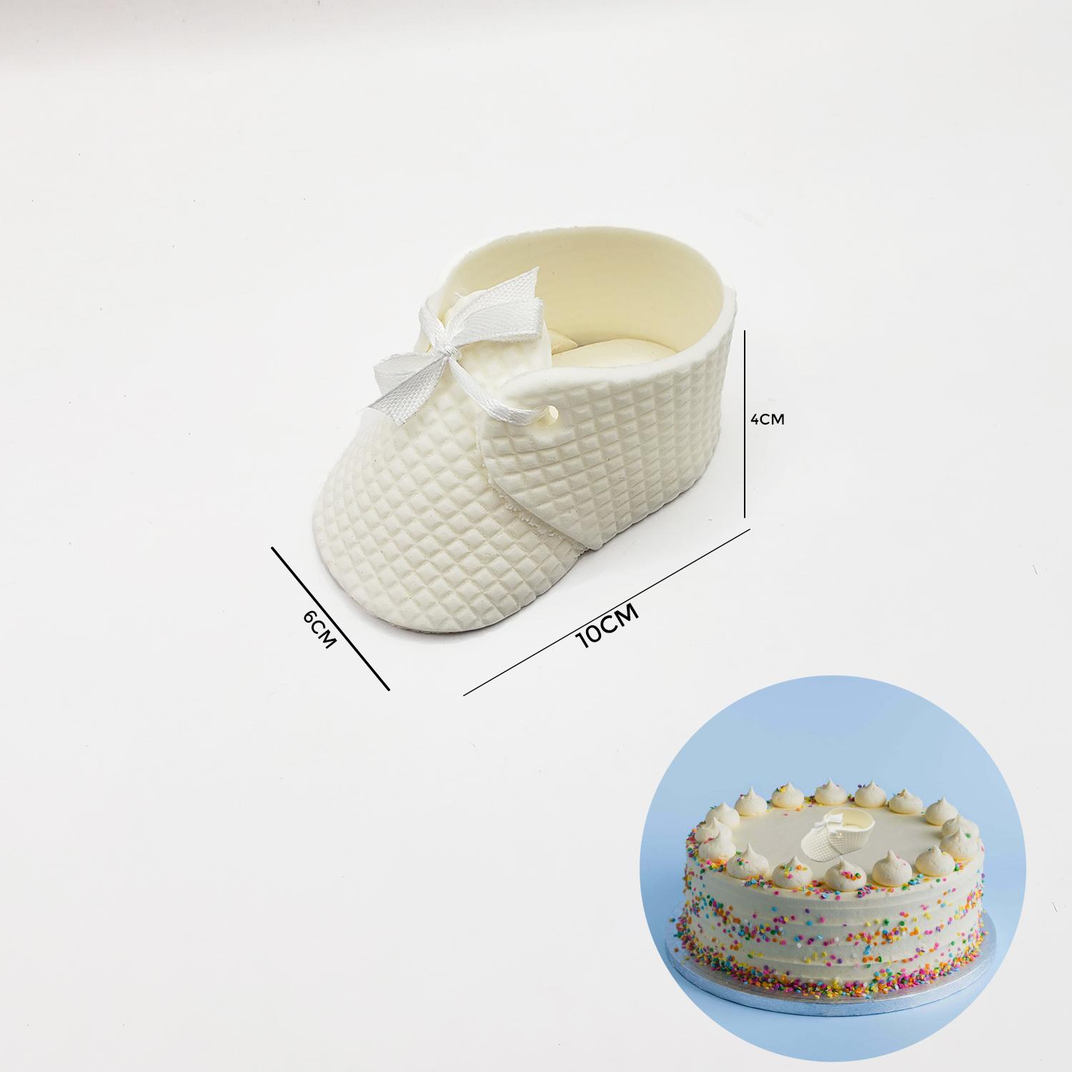 PURPLE SUGARCRAFT EDIBLE MEDIUM WHITE BABY BOOTIES