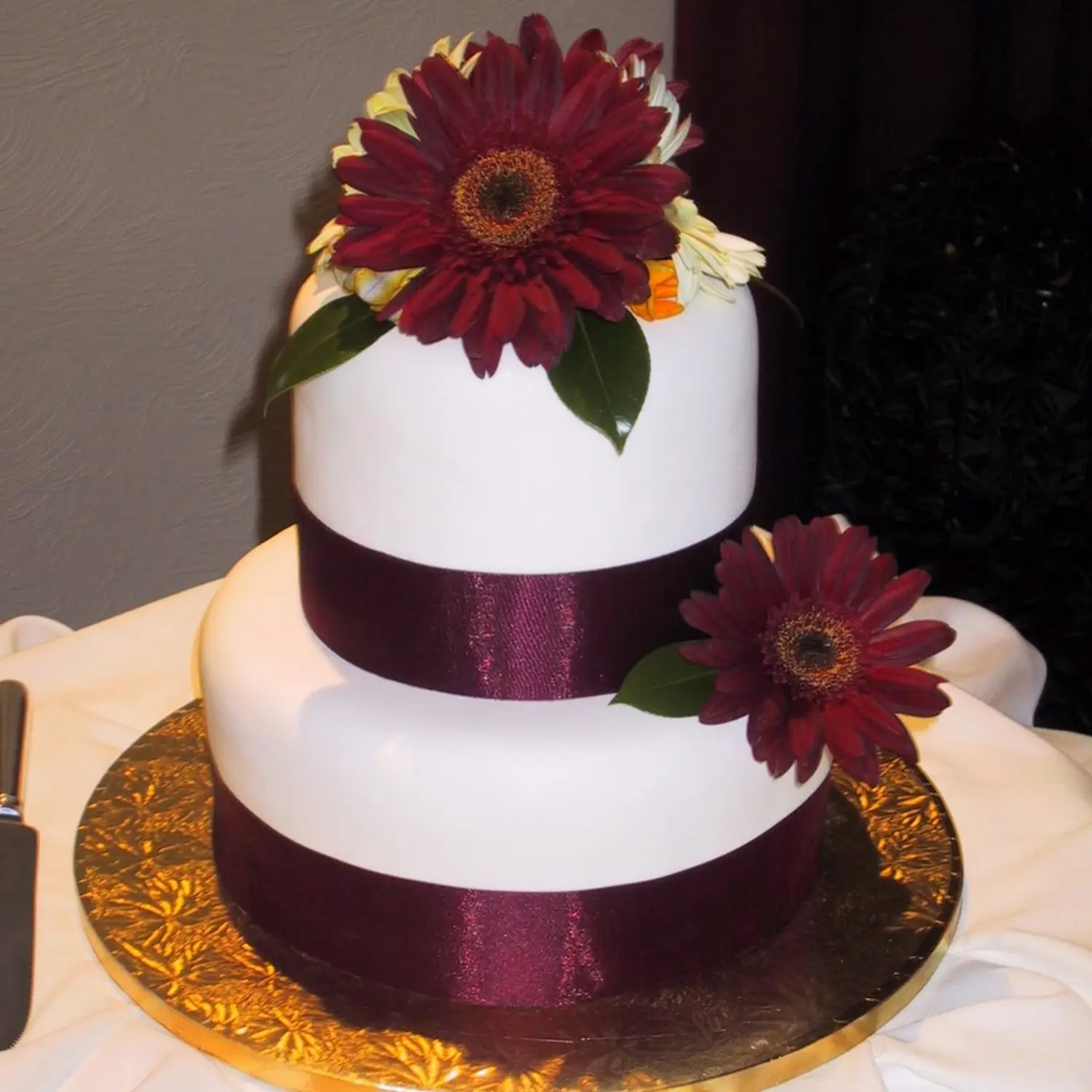 MAROON DAISY ARTIFICIAL FLOWER 10CM