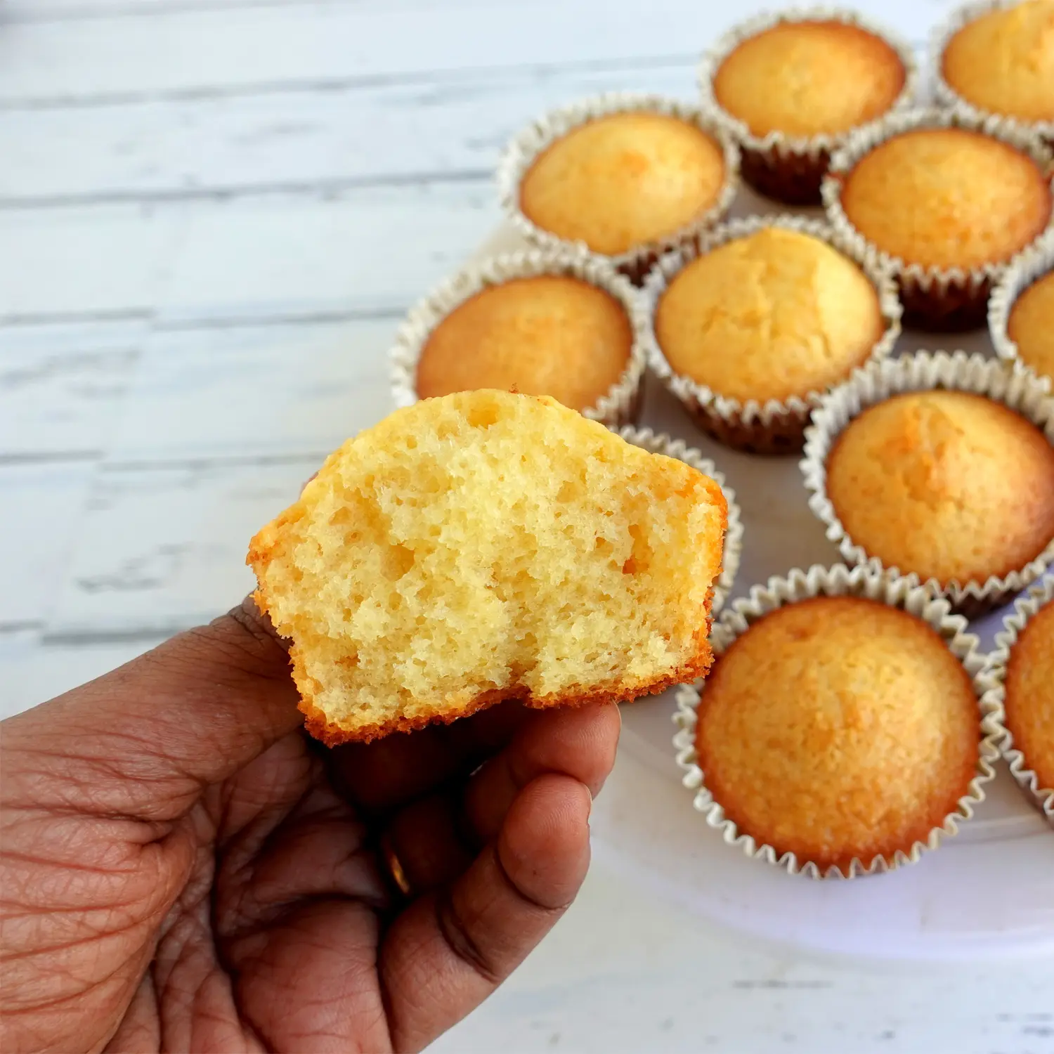 BAKE N TOP EGGLESS MUFFIN MIX VANILLA 1KG